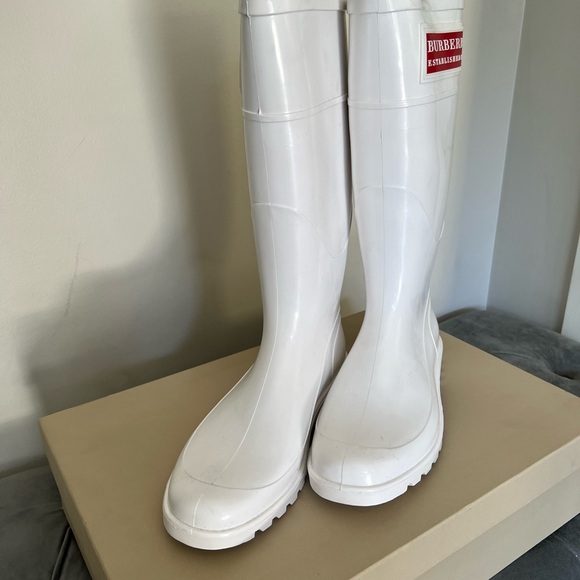 NWT Burberry White Rainboots size 41 (US Size 10) - Picture 2 of 9